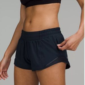 Lululemon Hotty Hot Low Rise Lined Shorts 2.5